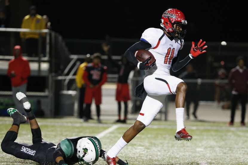 Cedar Hill wide receiver Charleston Rambo (11) scores a receiving touchdown to make the...