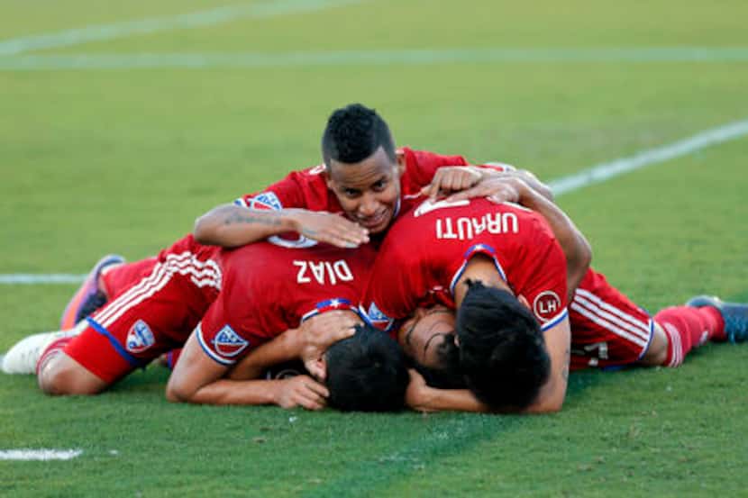 Jugadores del FC Dallas festejan el triunfo sobre Seattle. Foto AP
