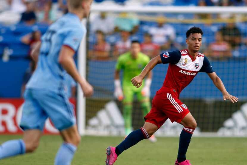 FC Dallas midfielder Brandon Servania (18) moves laterally as he defends against a first...