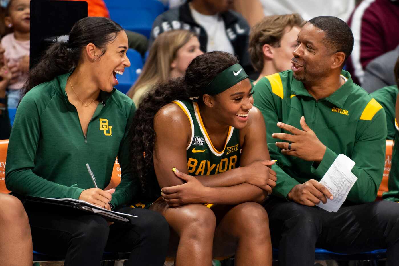 Coaches joke with guard Jordan Lewis (3) after she is substituted out of the game during UT...