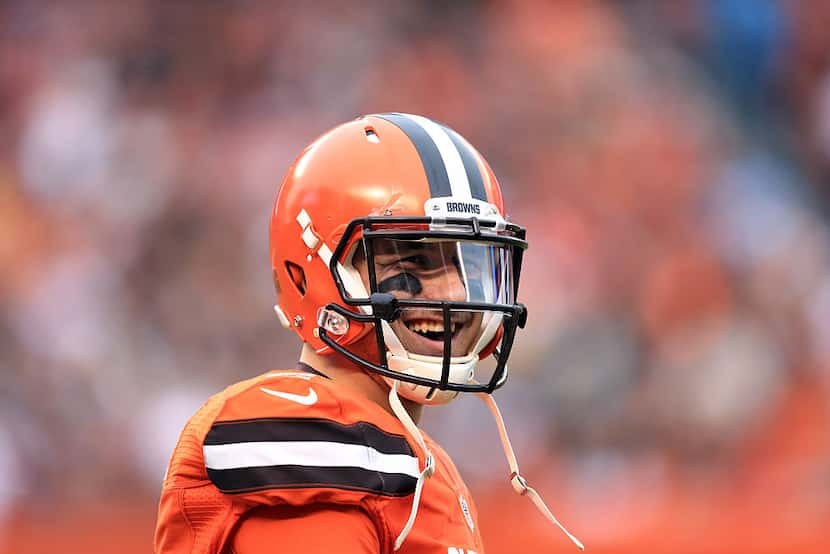 CLEVELAND, OH - DECEMBER 13: Quarterback Johnny Manziel #2 of the Cleveland Browns looks to...