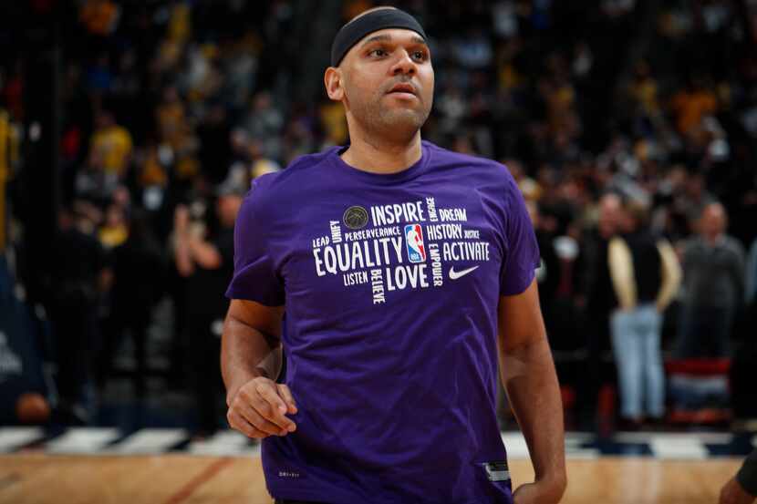 Los Angeles Lakers forward Jared Dudley (10) in the first half of an NBA basketball game...