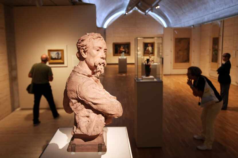 La colección permanente del Museo de Arte Kimbell tiene casi 350 piezas de Europa, Asia,...