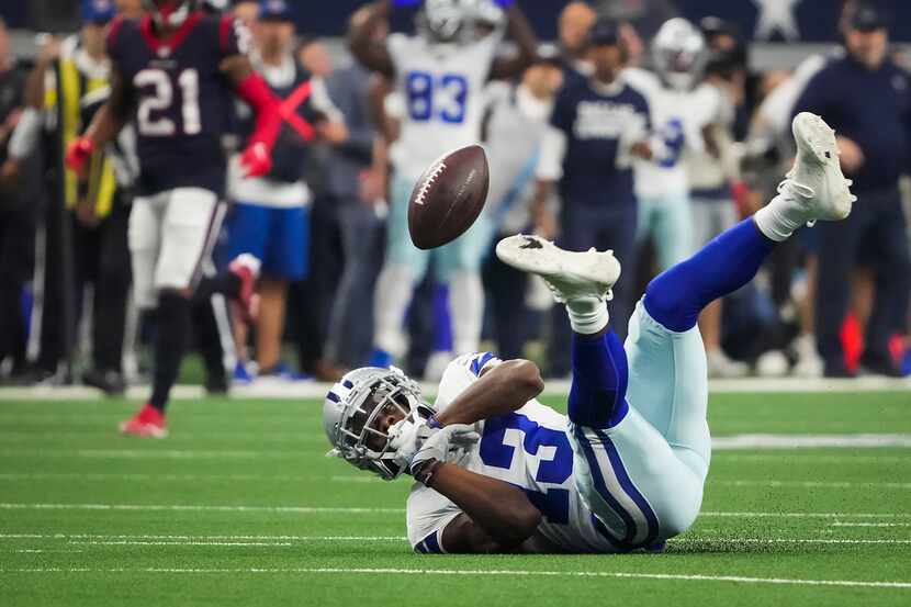 Dallas Cowboys wide receiver Michael Gallup (13) can’t make a catch during the first half of...