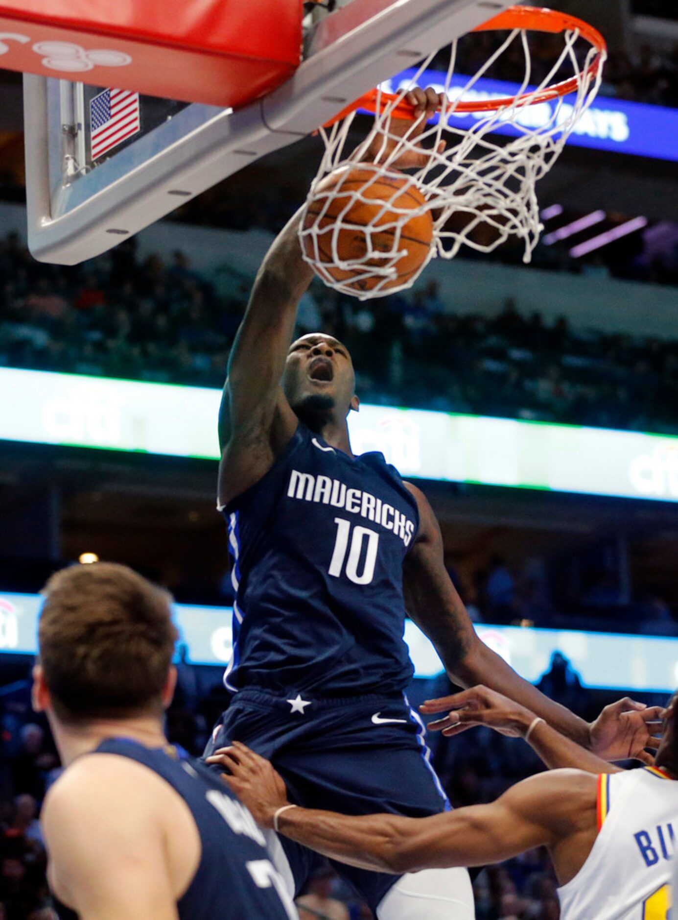 Dallas Mavericks forward Dorian Finney-Smith (10) dunks the ball on a lofty pass from Dallas...