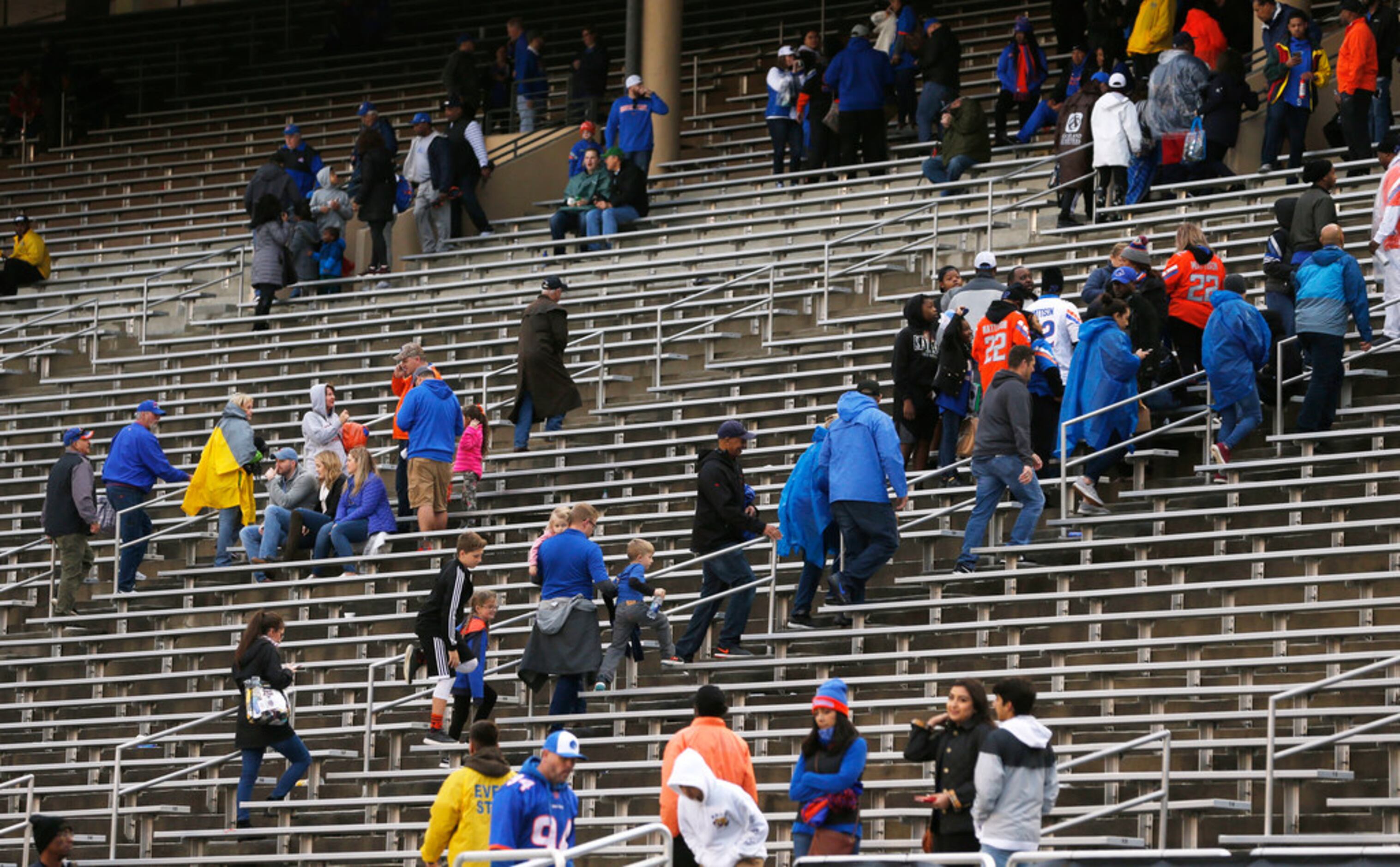 PHOTOS: Super Bowl XLVIII Played in Abnormally Warm Weather