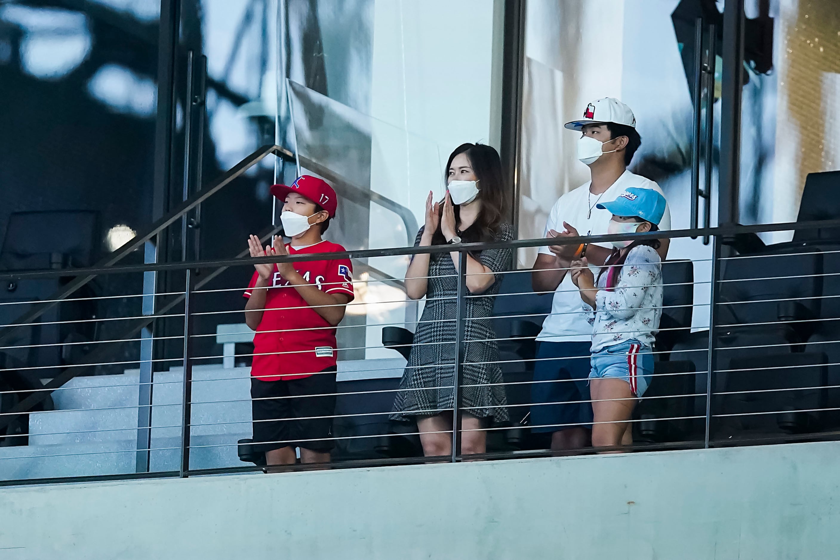 Shin-Soo Choo, center with his wife Won-Mi Ha Choo and children