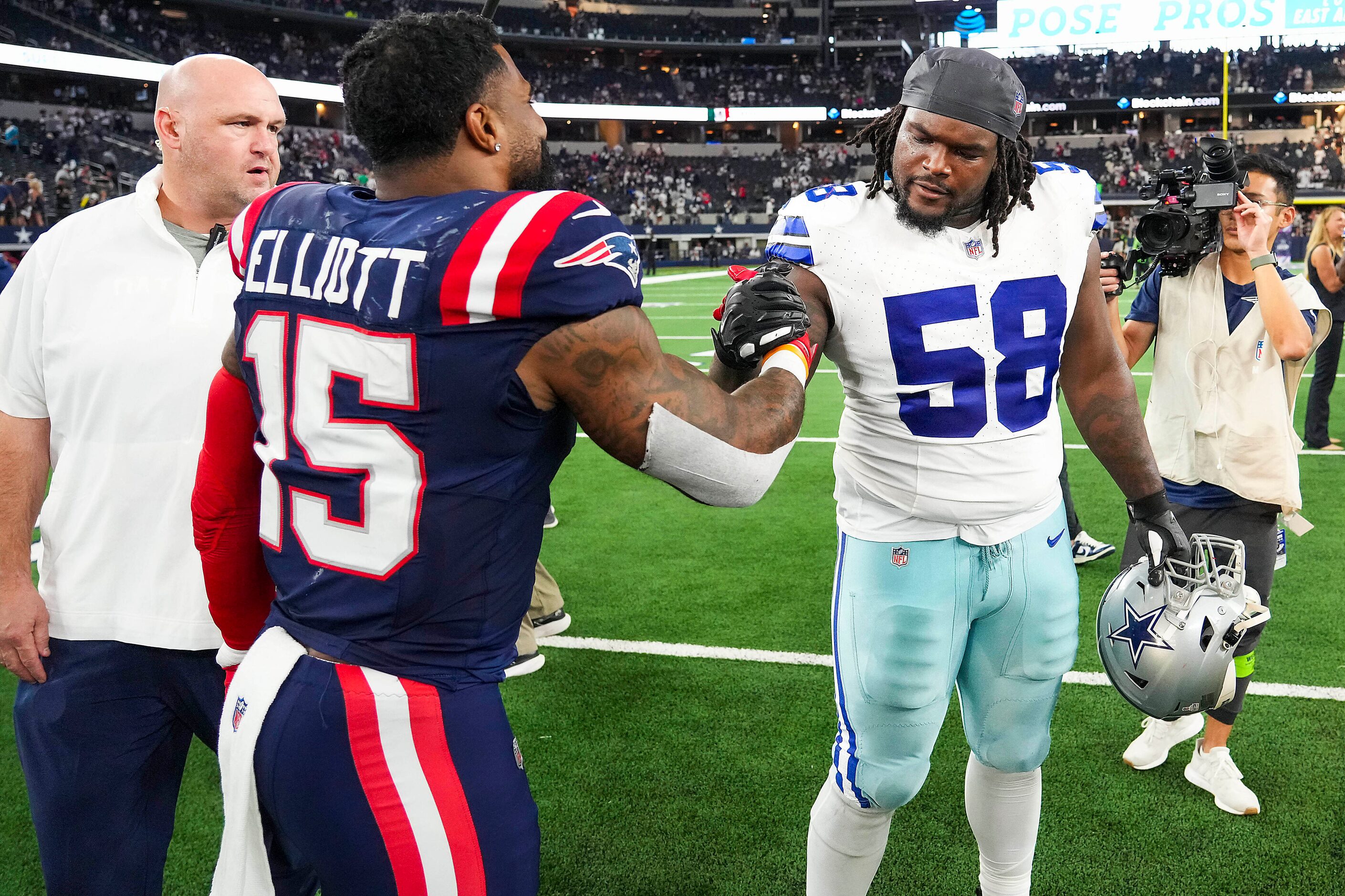 New England Patriots running back Ezekiel Elliott shakes hands with Dallas Cowboys defensive...