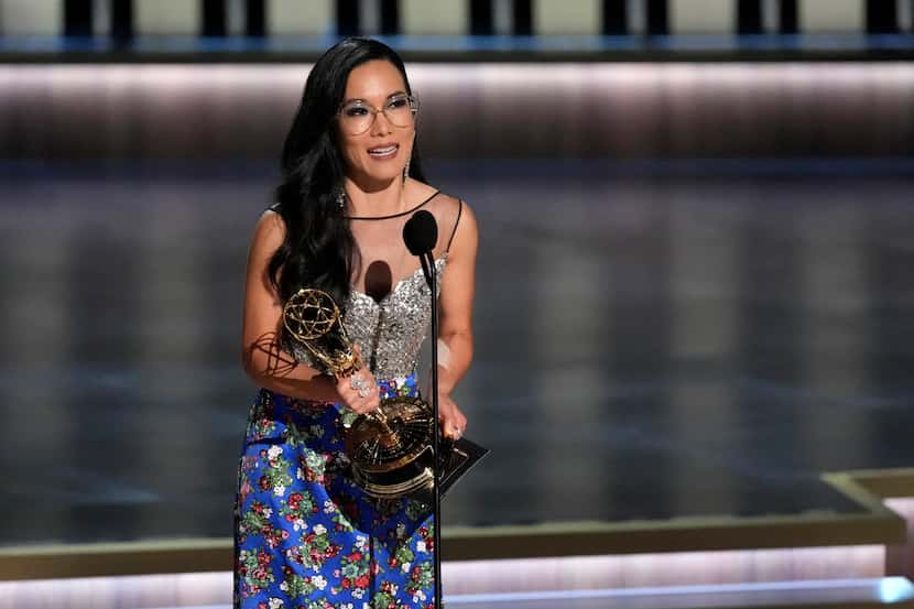 Ali Wong recibe el premio a mejor actriz en una serie limitada, antología o película para...