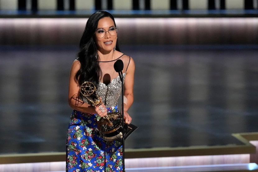 Ali Wong recibe el premio a mejor actriz en una serie limitada, antología o película para...