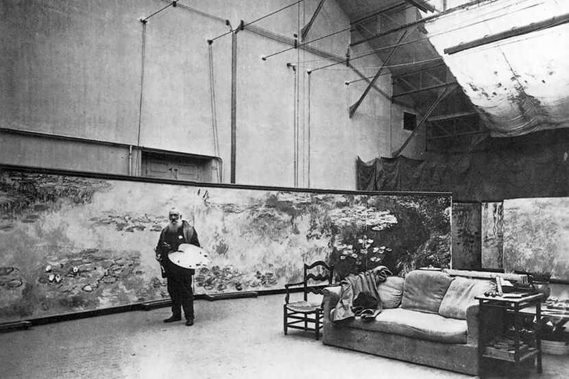Claude Monet in his studio at Giverny
1920
Gelatin silver print 