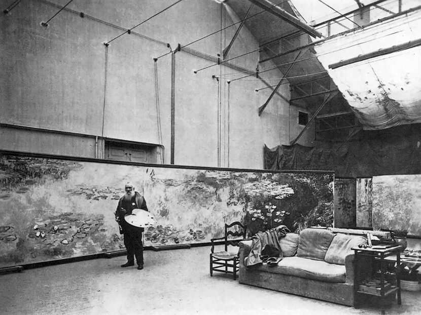 Claude Monet in his studio at Giverny
1920
Gelatin silver print 