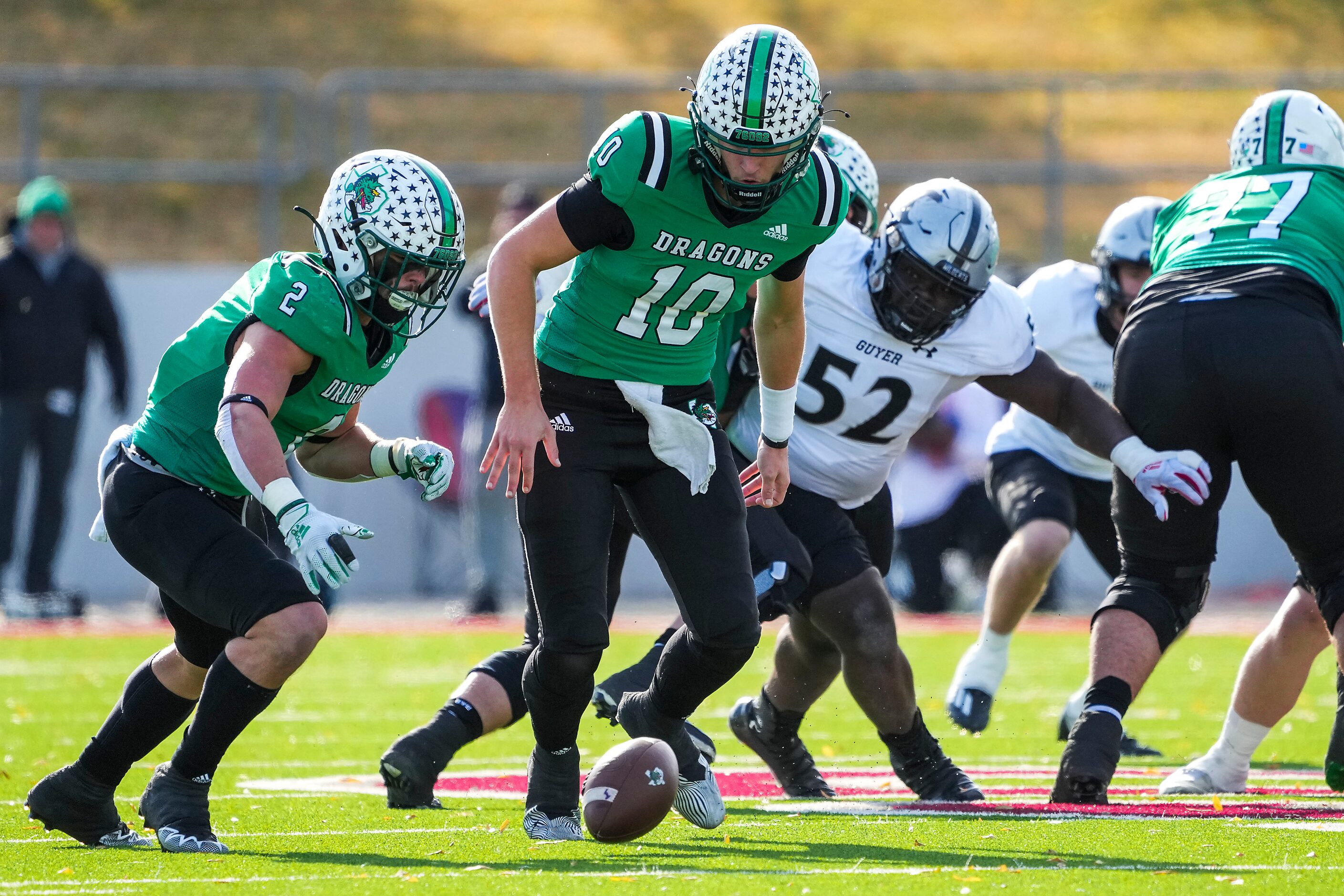 Southlake Carroll running back Owen Allen (2) and quarterback Graham Knowles (10) scramble...