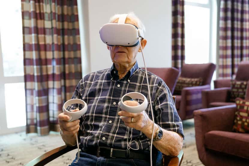 Russell Craig, 91, uses an Oculus VR headset at Preston of Park Cities in Dallas, Thursday,...