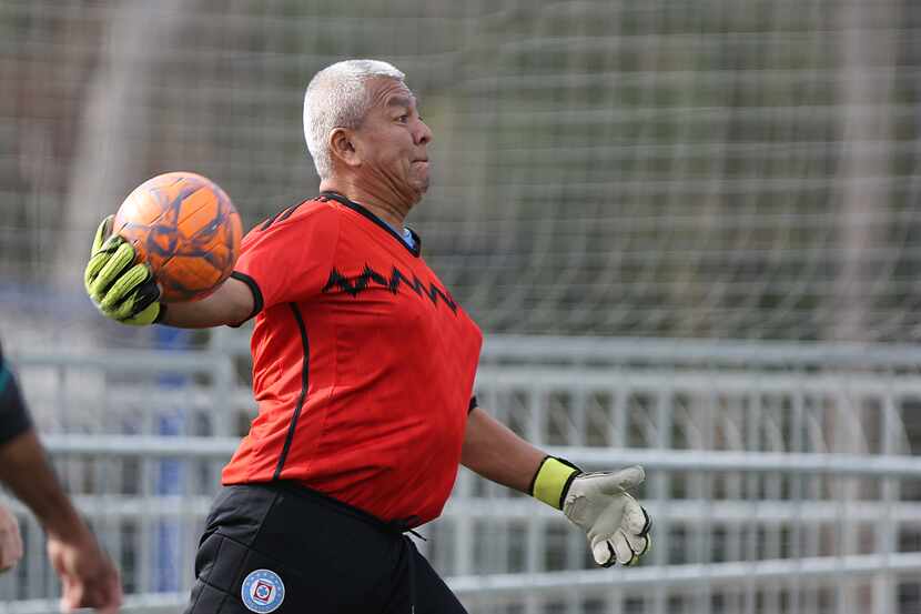 Porfirio Lemos, arquero de 55 años, oriundo de Hidalgo, México, que juega en una liga de...