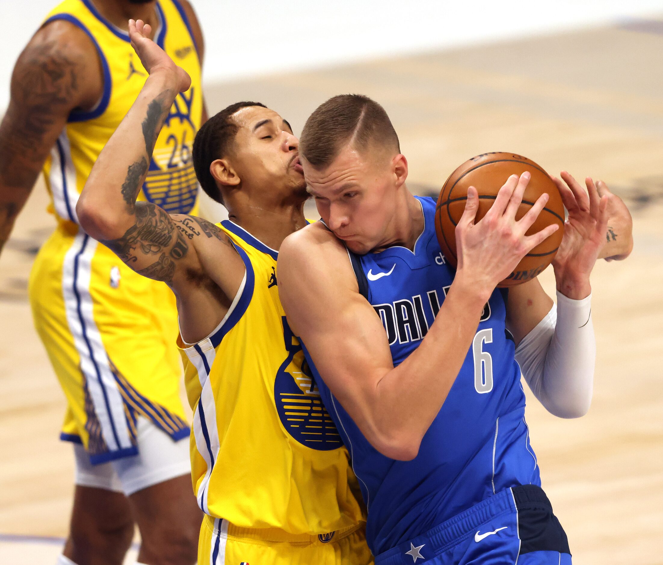 Dallas Mavericks forward Kristaps Porzingis (6) drives towards the basket as Golden State...