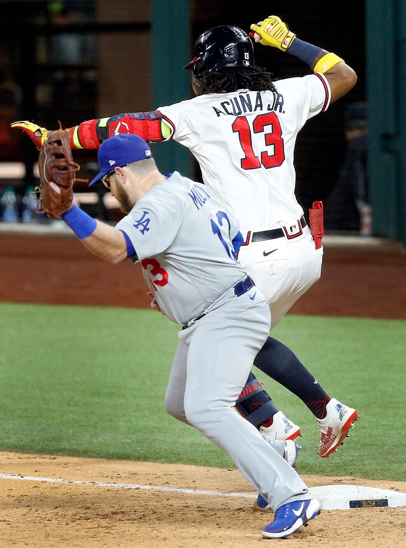 Los Angeles Dodgers first baseman Max Muncy (13) attempts to make the out of Atlanta Braves...