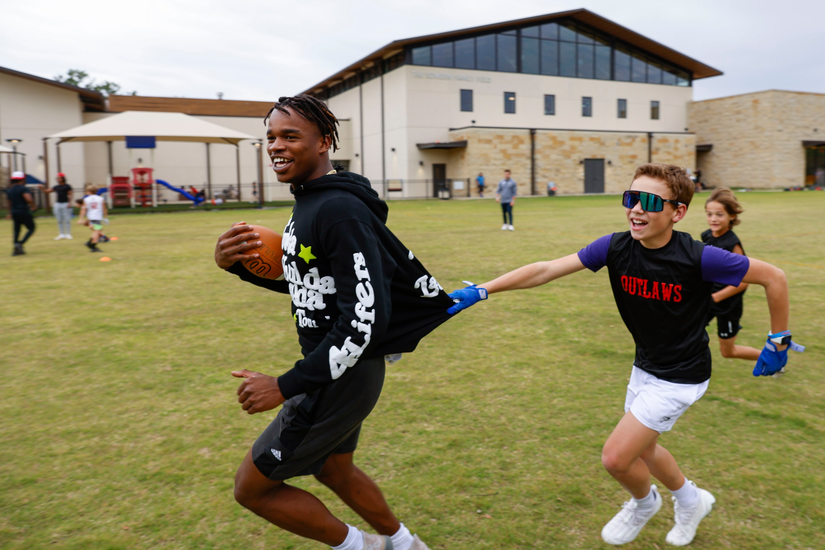 SMU’s Keyshawn Smith (left) runs while being held back by Brooks Wells during a special...