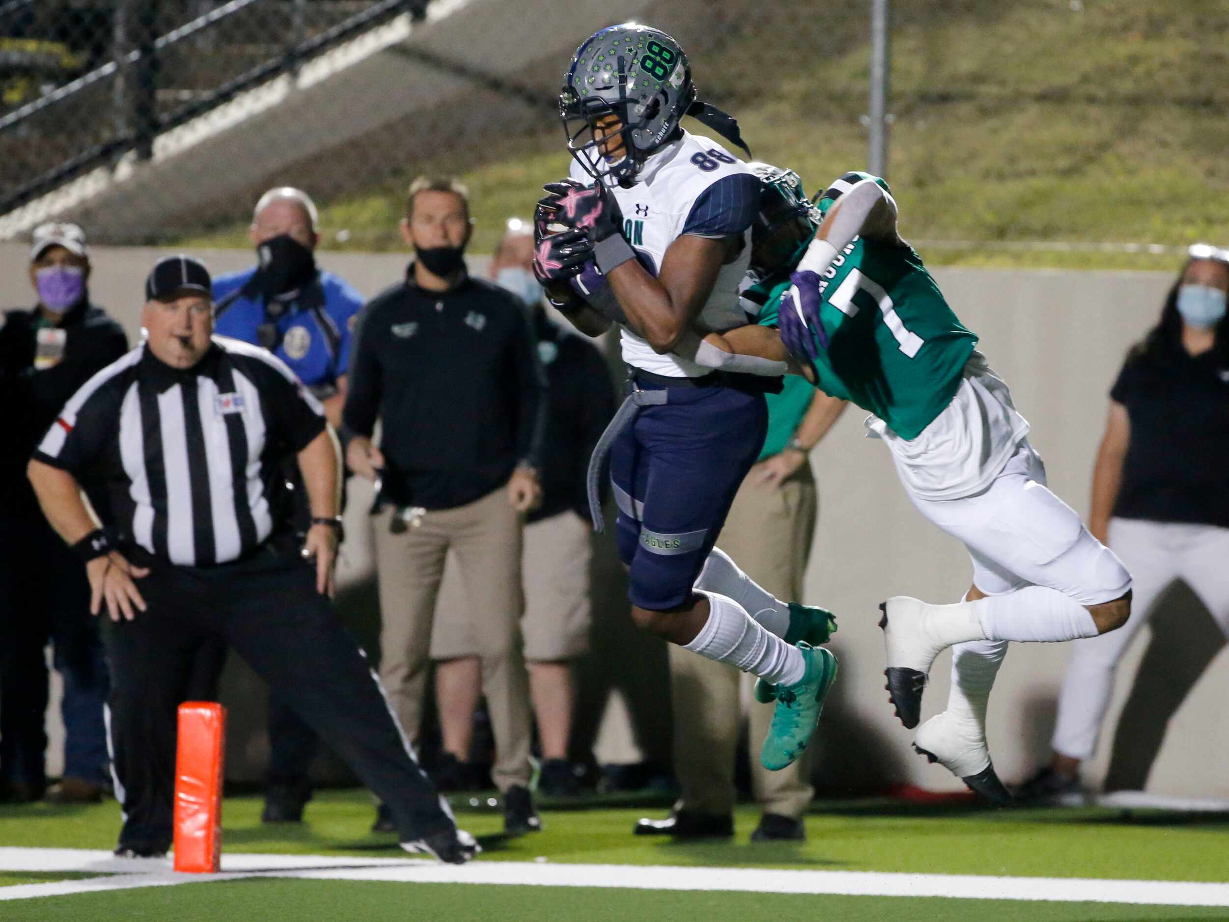 Eaton’s Chandler Whitebear (88) catches a touchdown pass in front of Southlake defender...