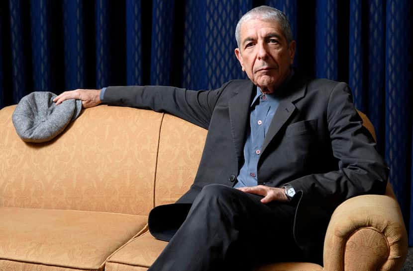 ARCHIVO - Leonard Cohen posa en Toronto el 4 de febrero de 2006. Cohen es el tema central...