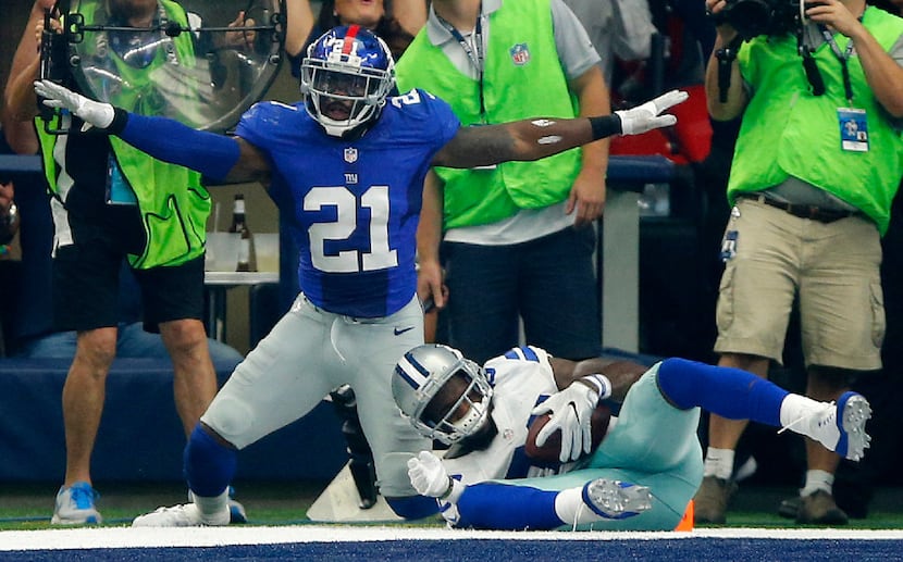 New York Giants free safety Landon Collins (21) signals no-catch on Dallas Cowboys wide...