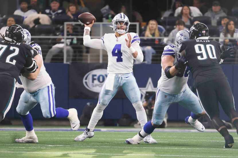 Dallas Cowboys quarterback Dak Prescott (4) throws th ball against Philadelphia Eagles...