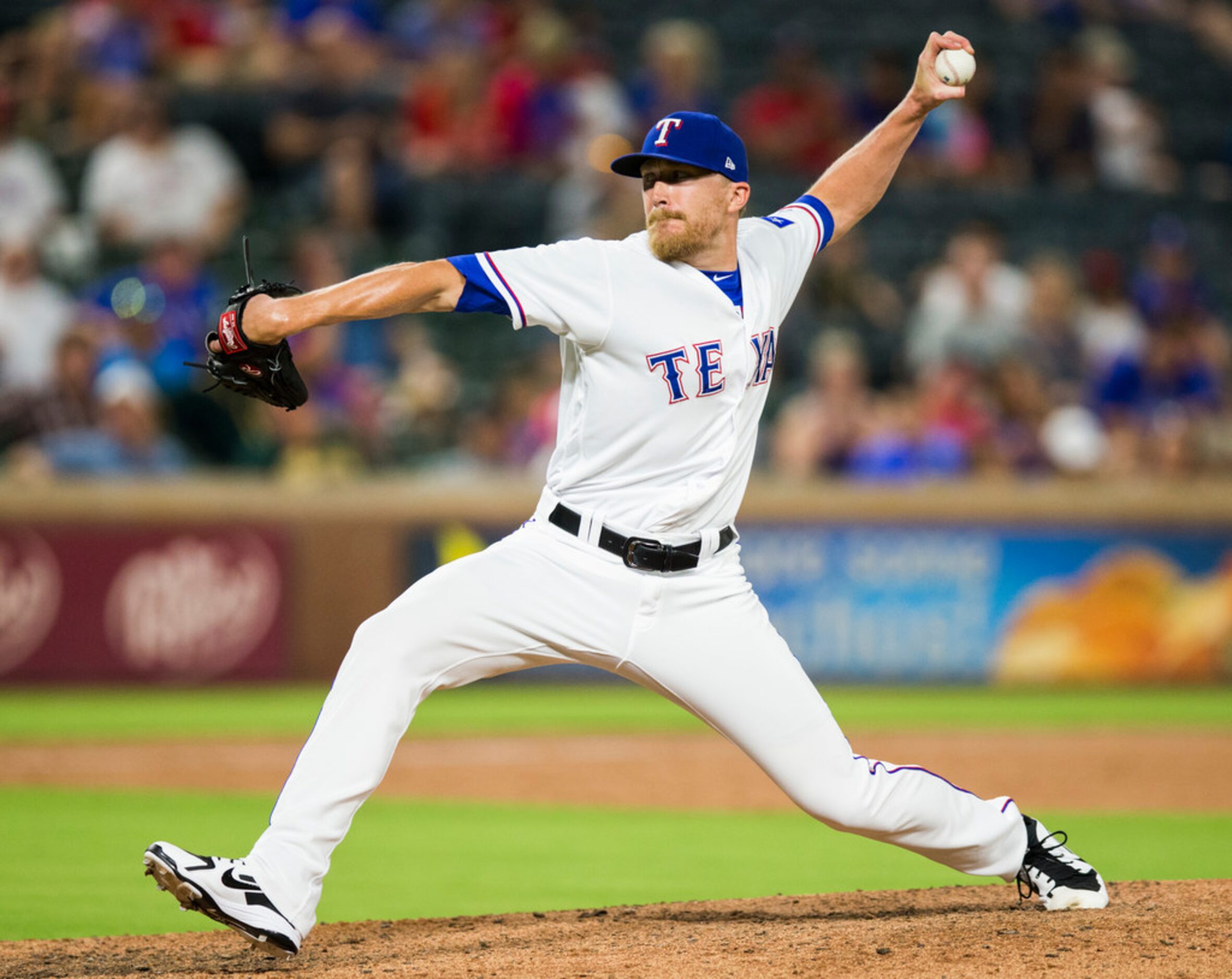 Texas Rangers relief pitcher Jake Diekman (41) pitches during the ninth inning of an MLB...