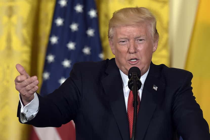El presidente Donald Trump habla en East Room de la Casa Blanca, en Washington. (AP/SUSAN...