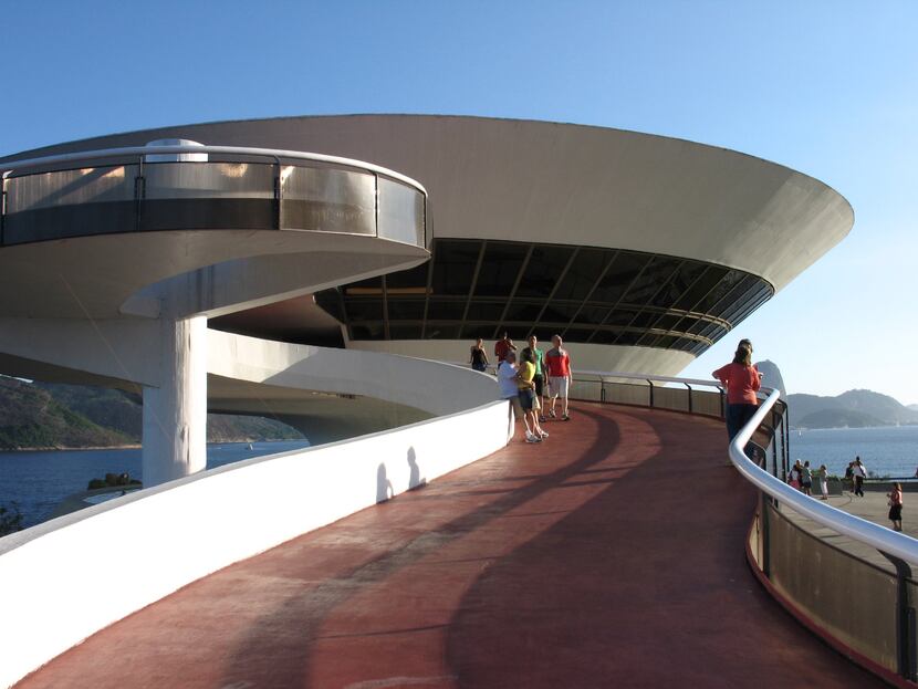 Visitors check out the distinctive Museum of Contemporary Art October 15, 2006, in Niteroi,...