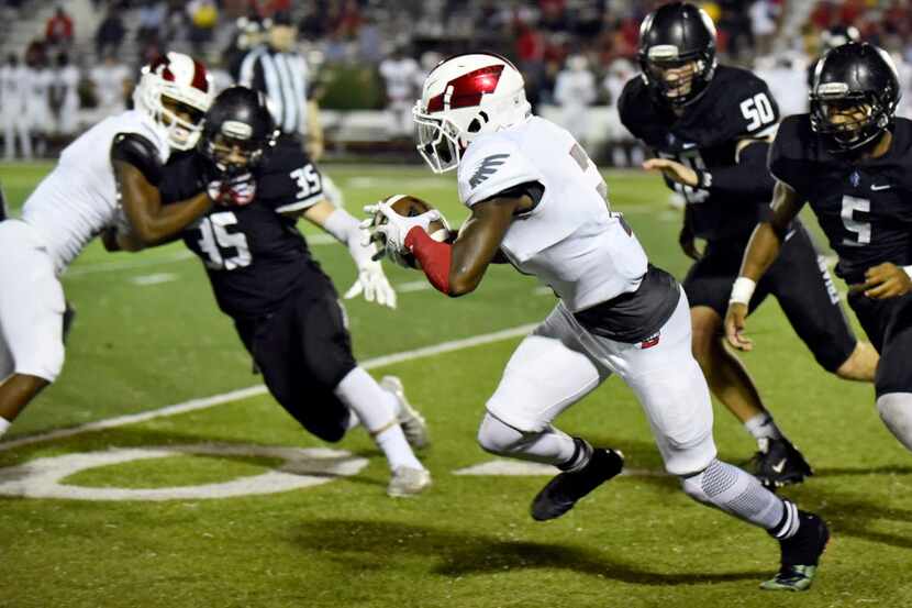 Bishop Dunne sophomore wide receiver Zeriah Beason (2) runs after a catch as he's chased by...