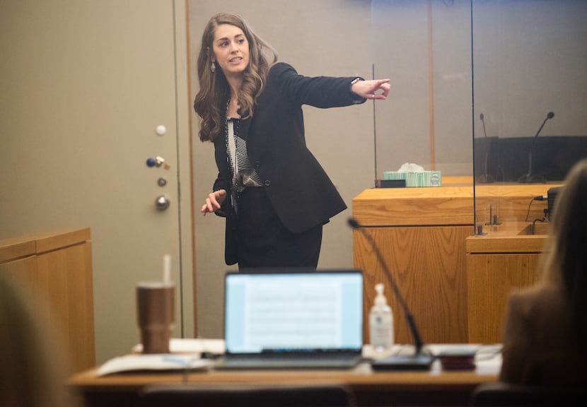 Lead prosecutor Leah Dintino addresses the jury while pointing toward Allison.