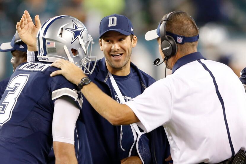 Dallas Cowboys quarterback Tony Romo (9) and Dallas Cowboys offensive coordinator Scott...