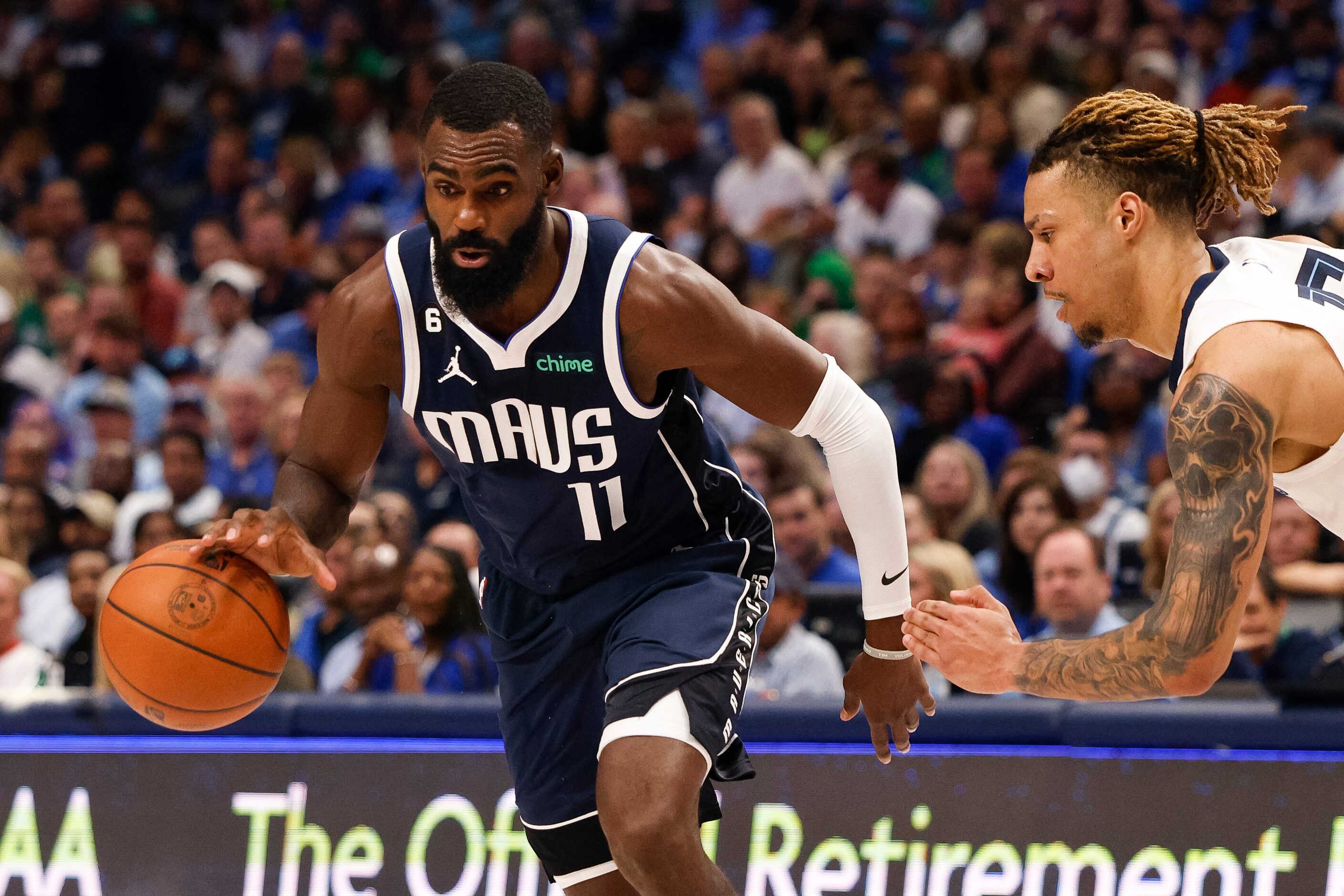 Dallas Mavericks forward Tim Hardaway Jr. (11) drives to the paint past Memphis Grizzlies...