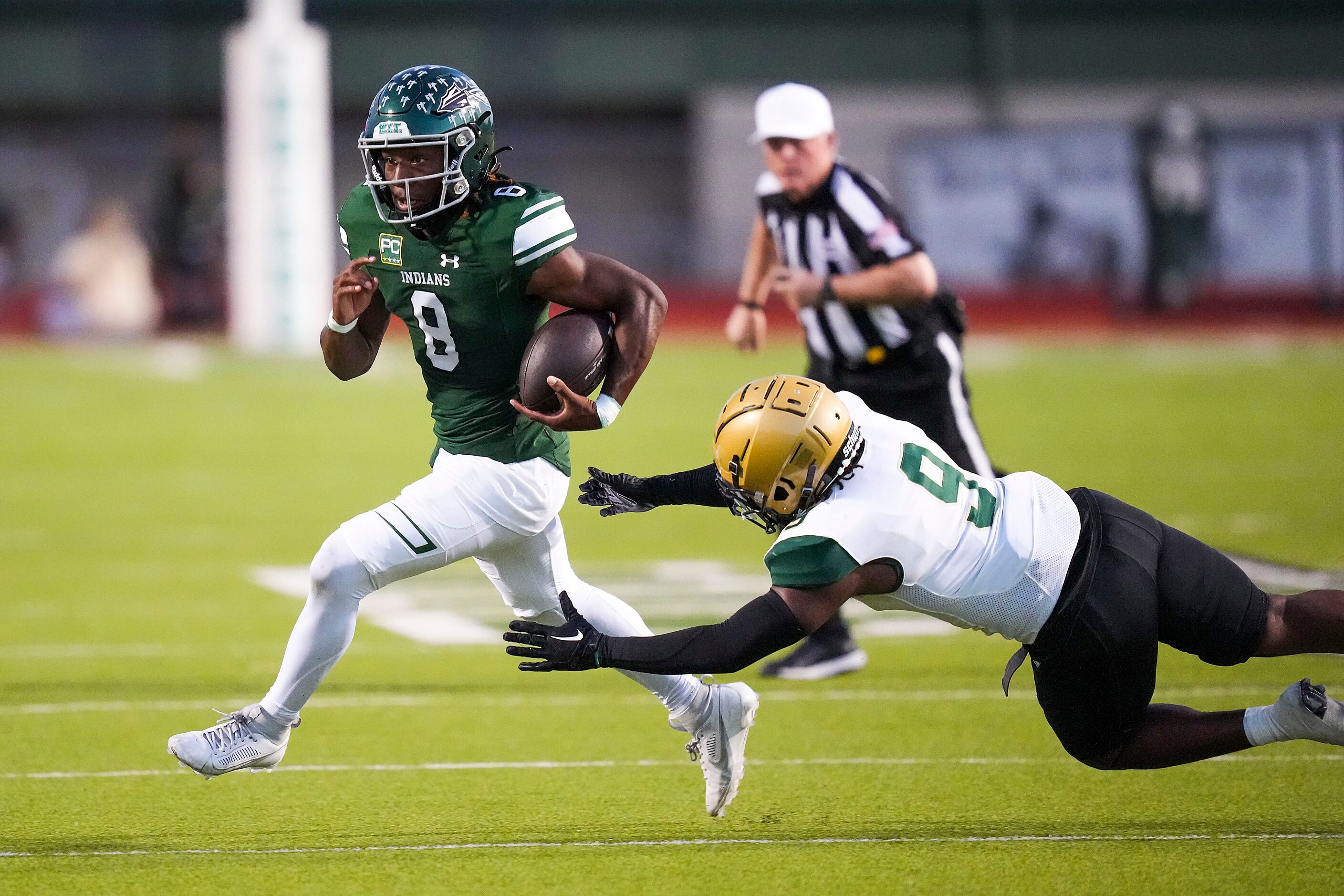 Waxahachie quarterback Ramon McKinney Jr. (8) gets past DeSoto linebacker Jamari Laye (9) ...