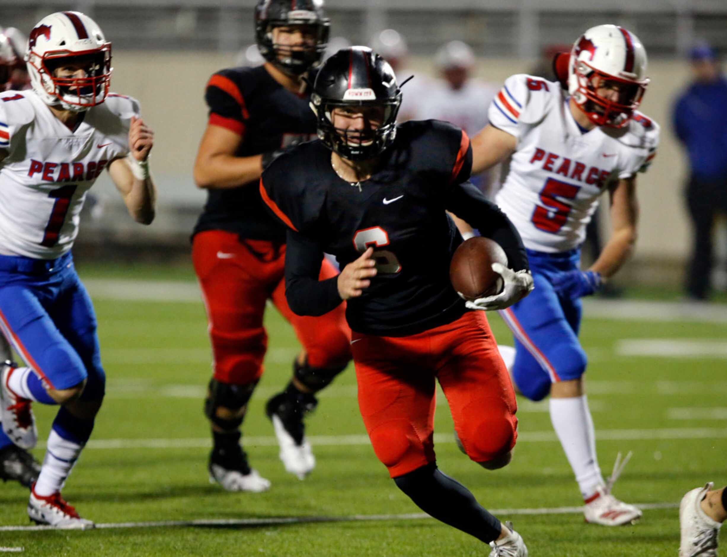 Mitch Coulson (6) runs a for a touchdown during the first half of the Richardson Pearce Vs....