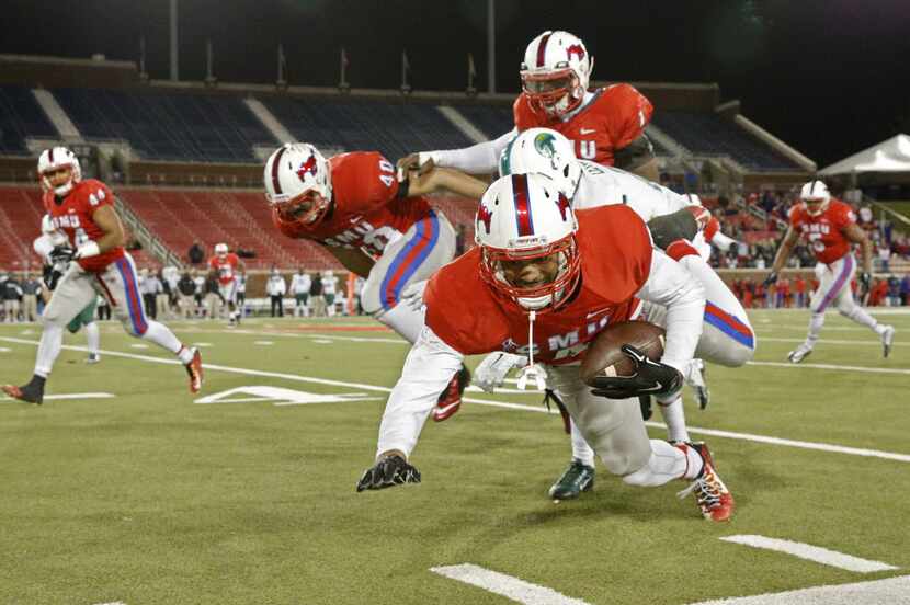 Southern Methodist Mustangs defensive back David Johnson (4) recovers an onside kick against...