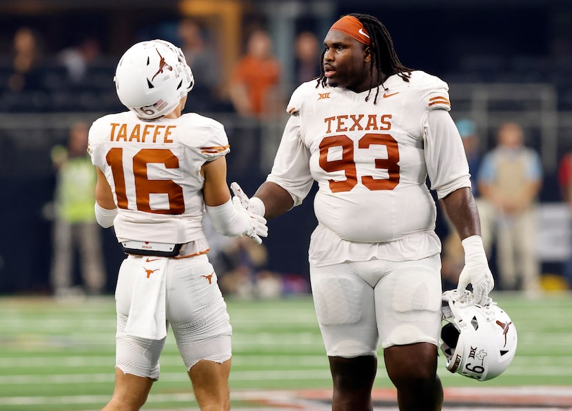 Texas Longhorns defensive lineman T'Vondre Sweat (93) visits with defensive back Michael...