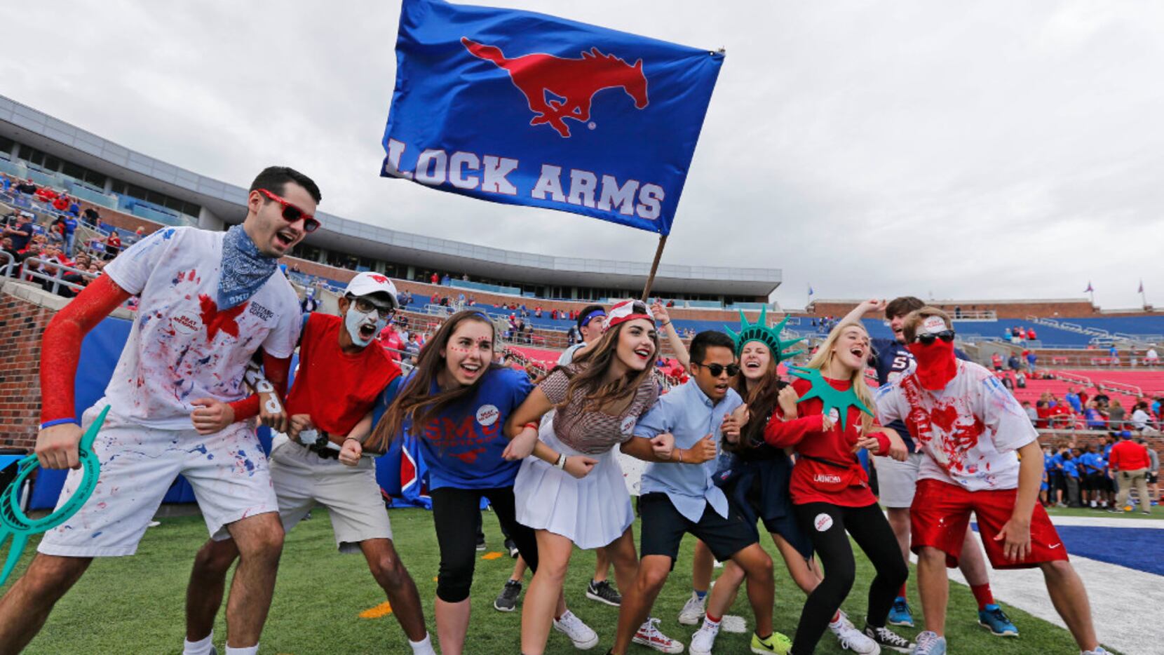 SMU fans get revved up before kickoff during the University of Memphis Tigers vs. the SMU...