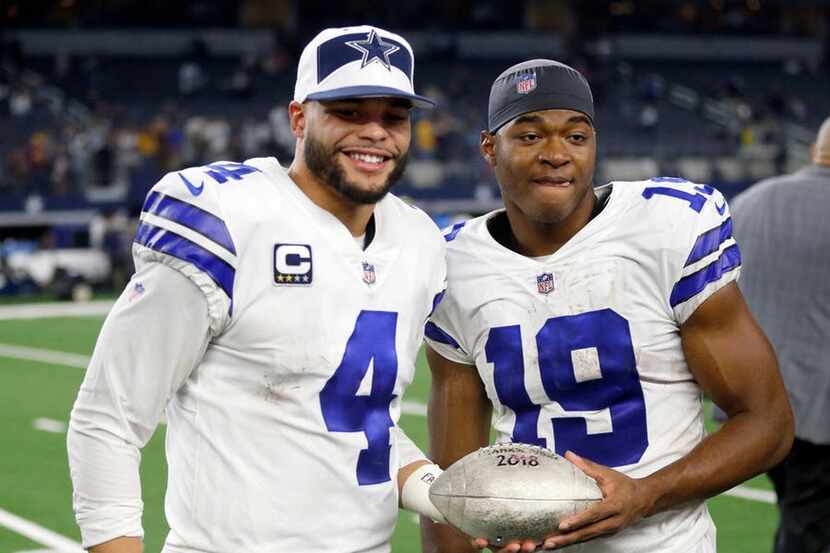 Dak Prescott (4) y Amari Cooper (19) buscarán nuevo contrato con los Dallas Cowboys. Foto DMN
