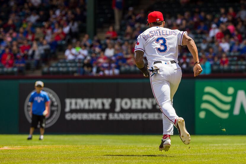 Texas Rangers center fielder Delino DeShields  takes the field before a game against the...