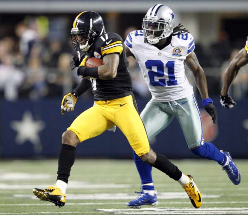 Dallas Cowboys cornerback Mike Jenkins (21) chases down Pittsburgh Steelers wide receiver...
