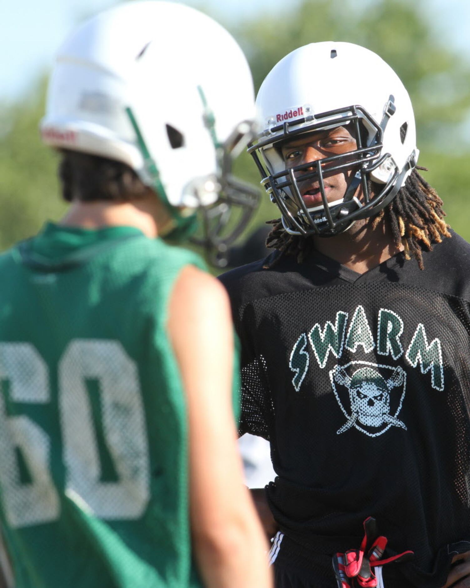 Mesquite Poteet linebacker Malik Jefferson peers into the offensive backfield during opening...