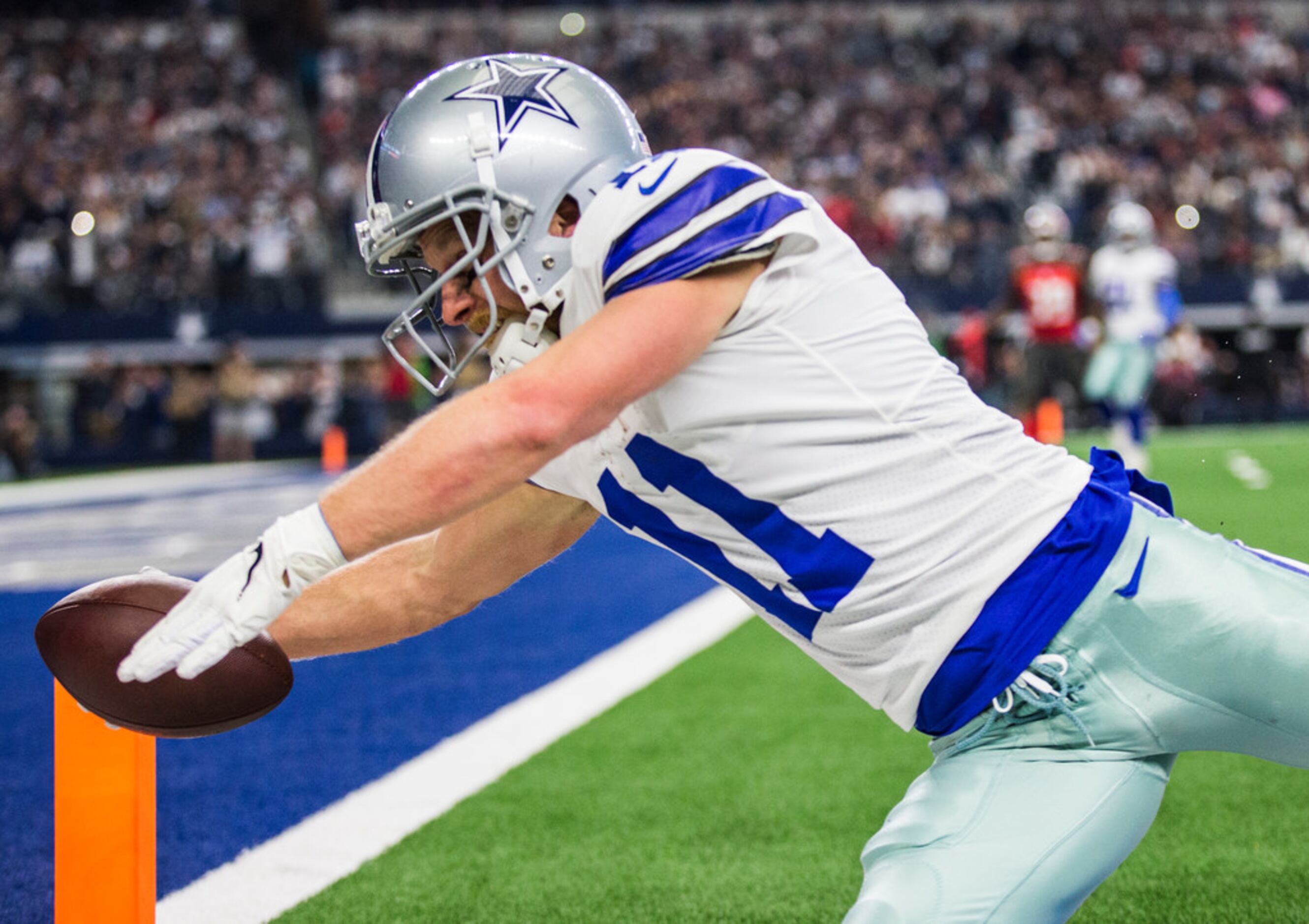 Should the Cowboys re-sign Cole Beasley? The market might