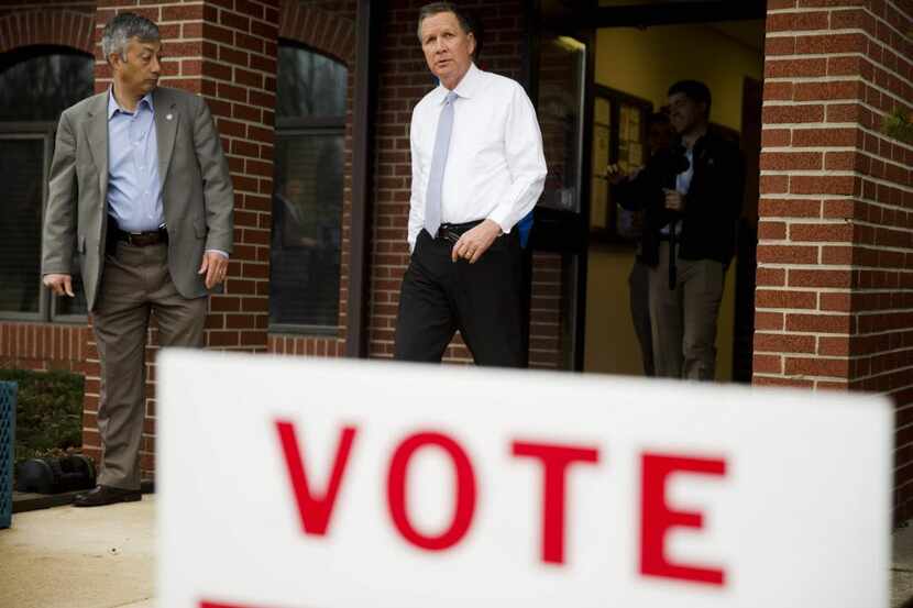 El precandidato John Kasich votó el martes en Westerville, Ohio.(AP)
