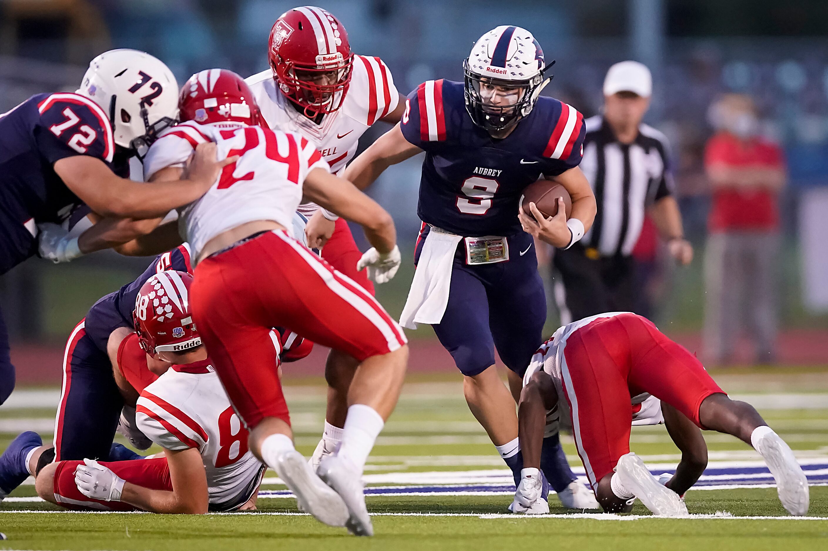 Aubrey quarterback Jaxon Holder cuts througth the Terrell defense during the first half of a...