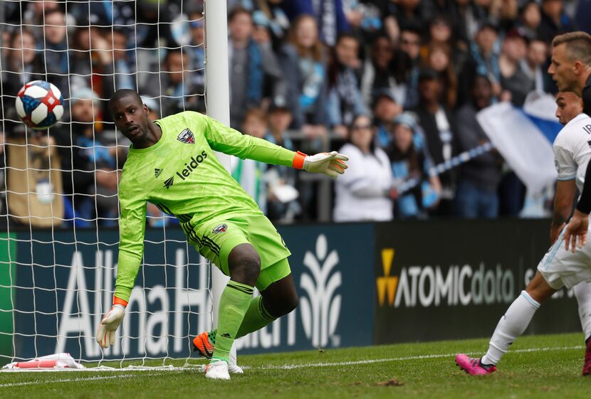 D.C. United's Bill Hamid, left, allows the winning goal from Minnesota United's Angelo...