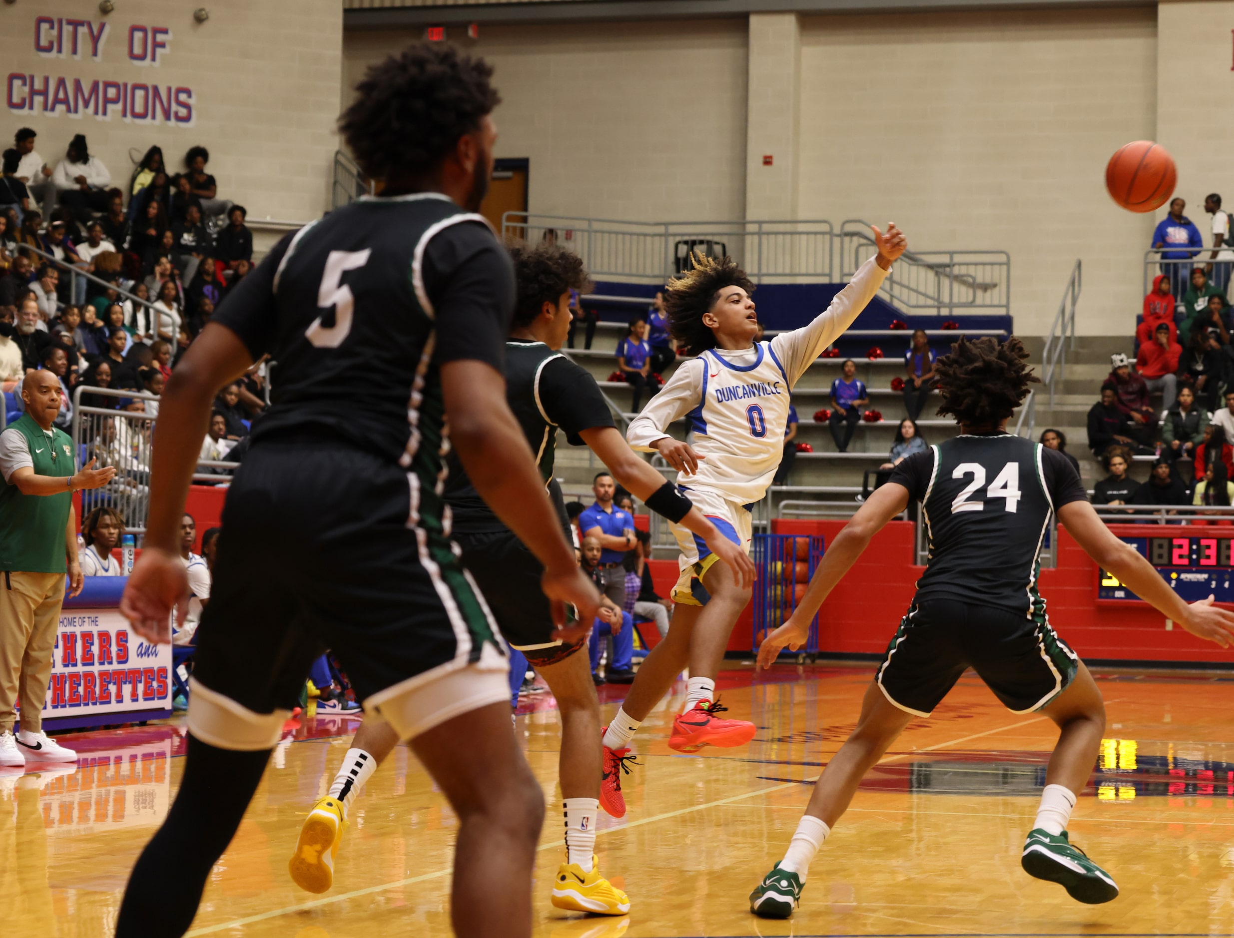 Duncanville guard Beckham Black (0) launches a cross-court pass to a teammate around the...