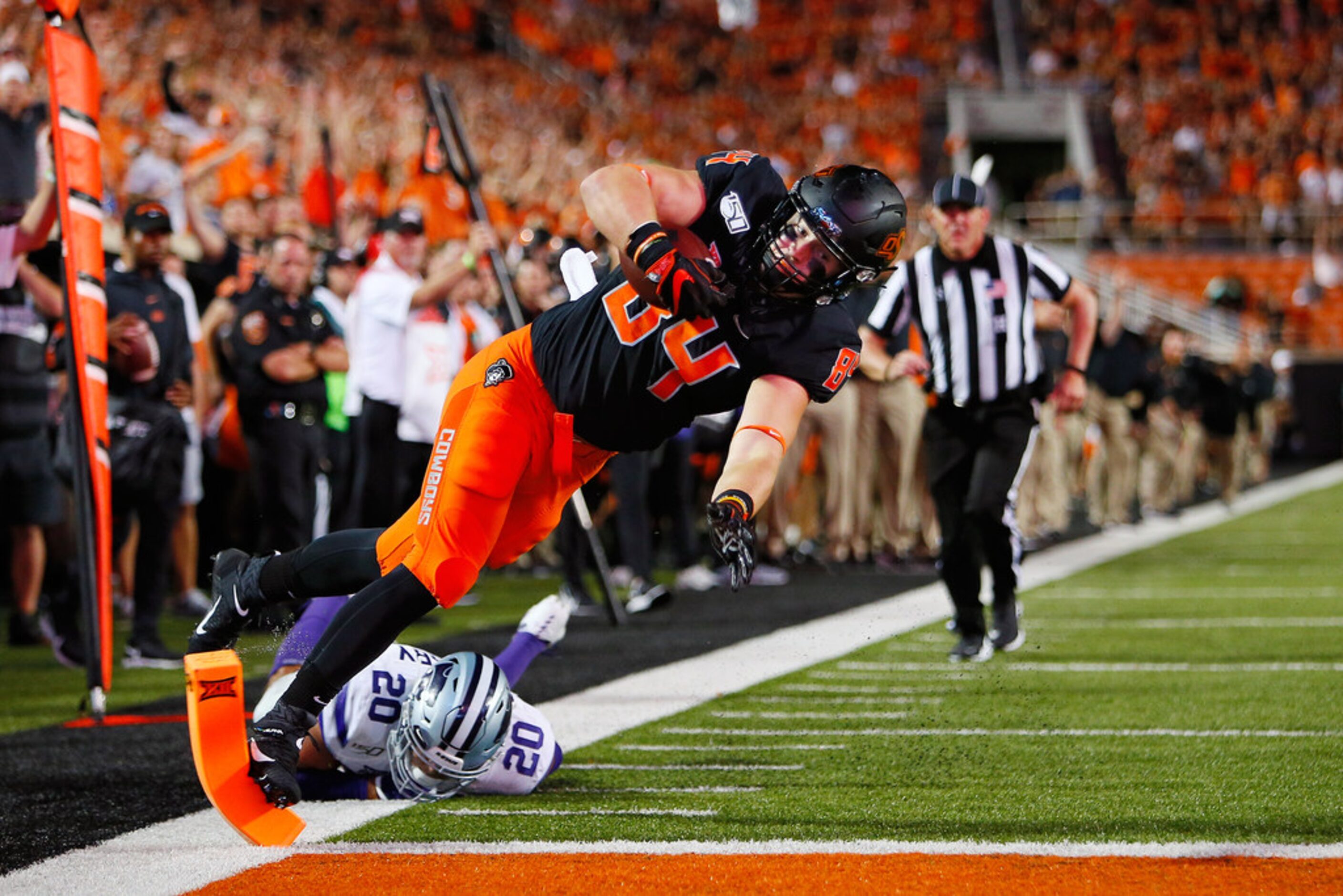 STILLWATER, OK - SEPTEMBER 28:  Tight end Dayton Metcalf #84 of the Oklahoma State Cowboys...