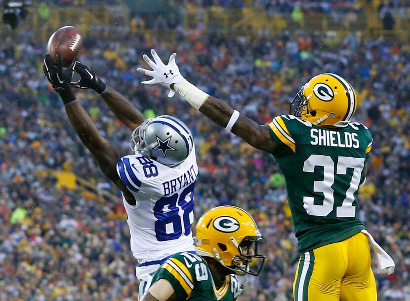 At the goal line, Dallas Cowboys wide receiver Dez Bryant (88) allows a pass to deflect of...