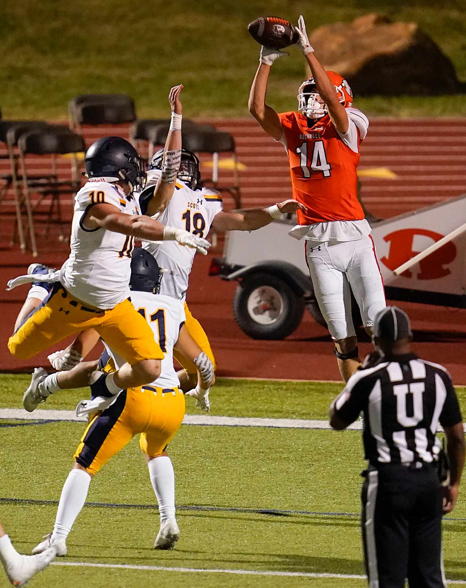Rockwall wide receiver Caden Marshall (14) pulls in a touchdown pass over Highland Park...